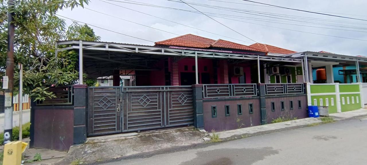 Spot On 92466 Adam Kost Syariahnearwisata Jembatan Barito Hotell Banjarmasin  Exteriör bild